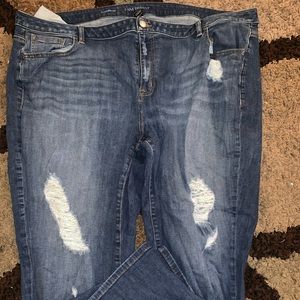 Cute cut up knee skinny jeans